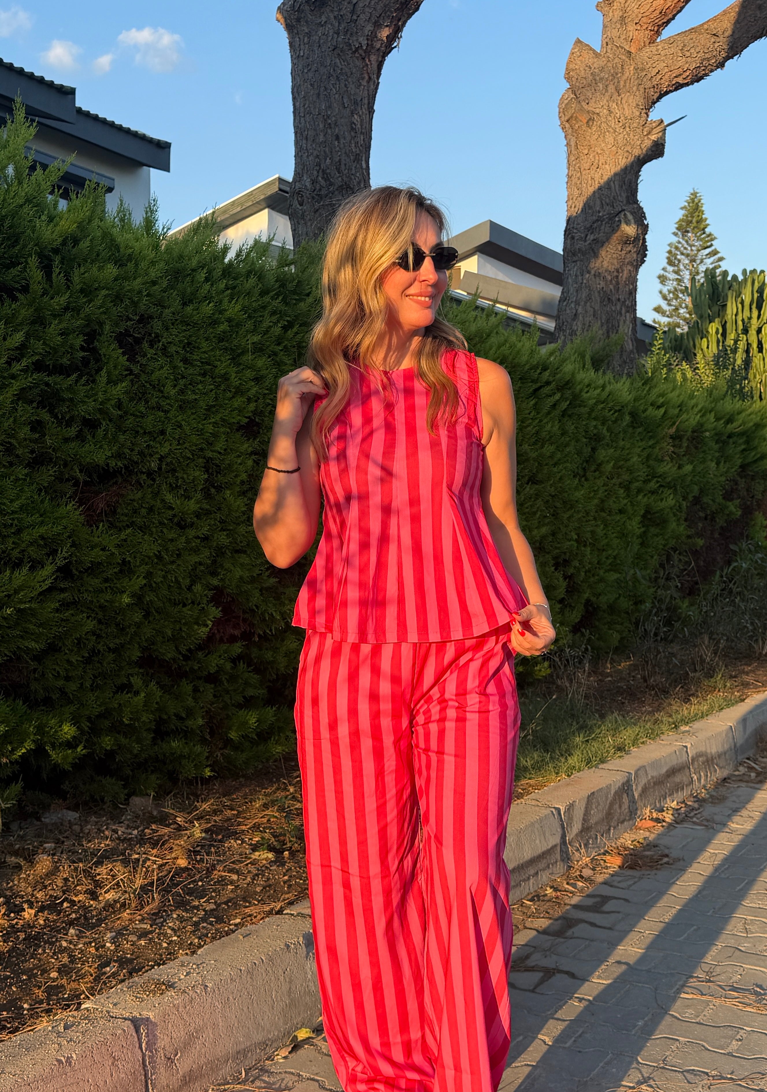 PEMBE HAMON ÇİZGİLİ BLUZ PANTOLON TAKIM