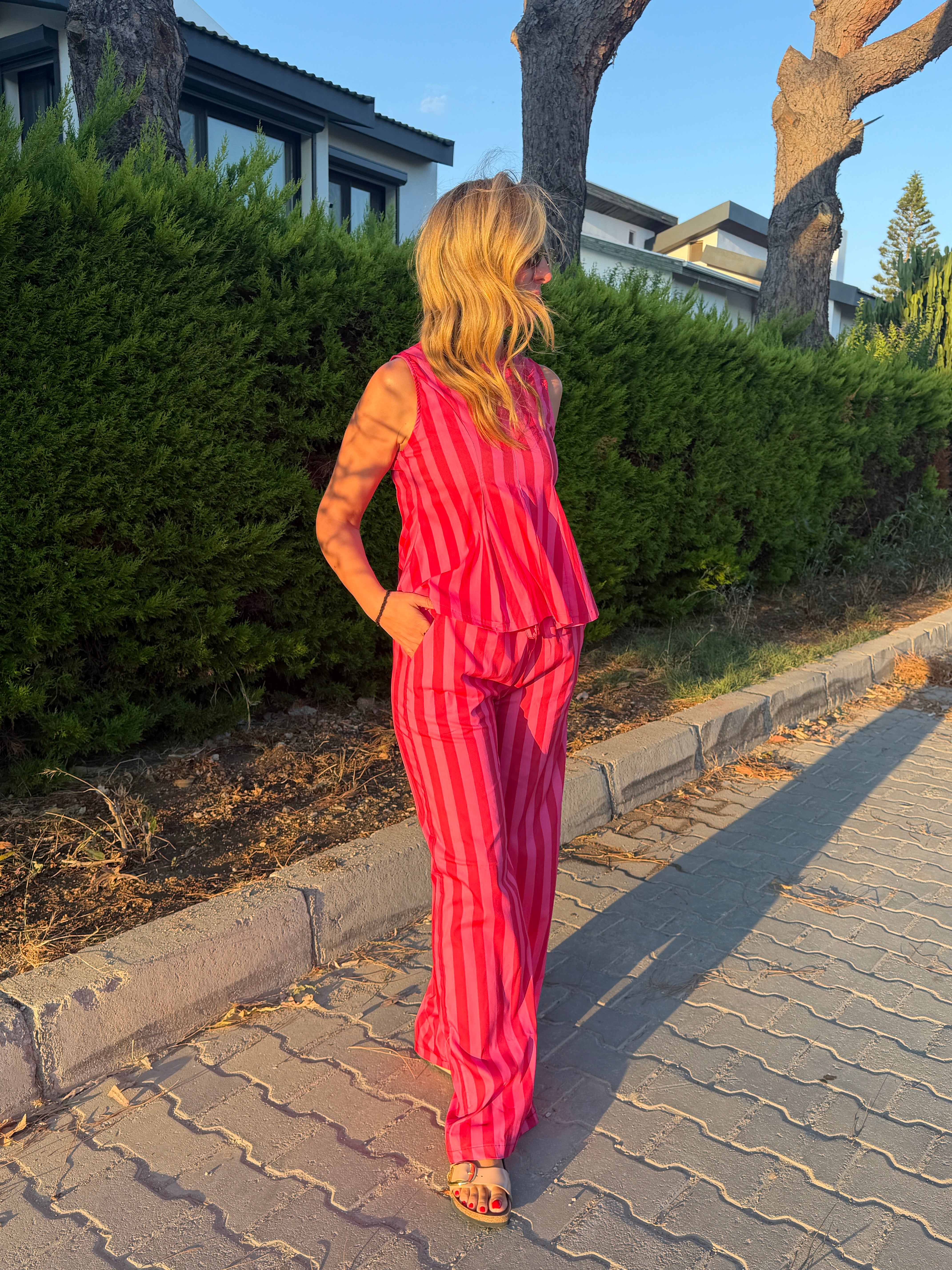 PEMBE HAMON ÇİZGİLİ BLUZ PANTOLON TAKIM